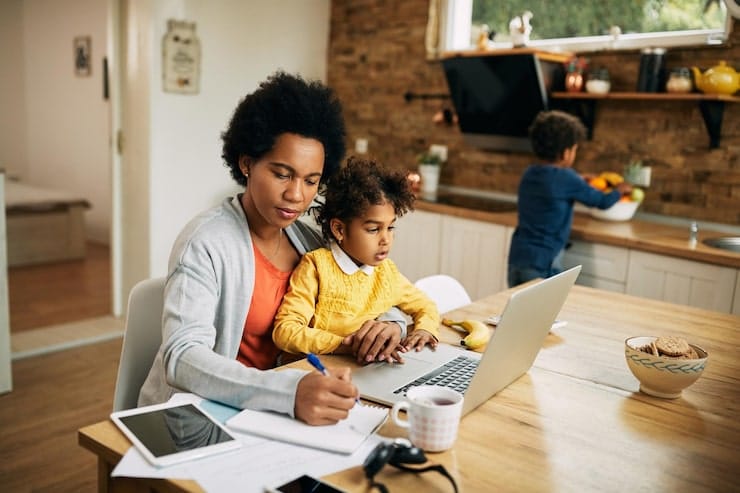 Breaking the Mold: Why the Digital Economy is the Future for Working Mothers